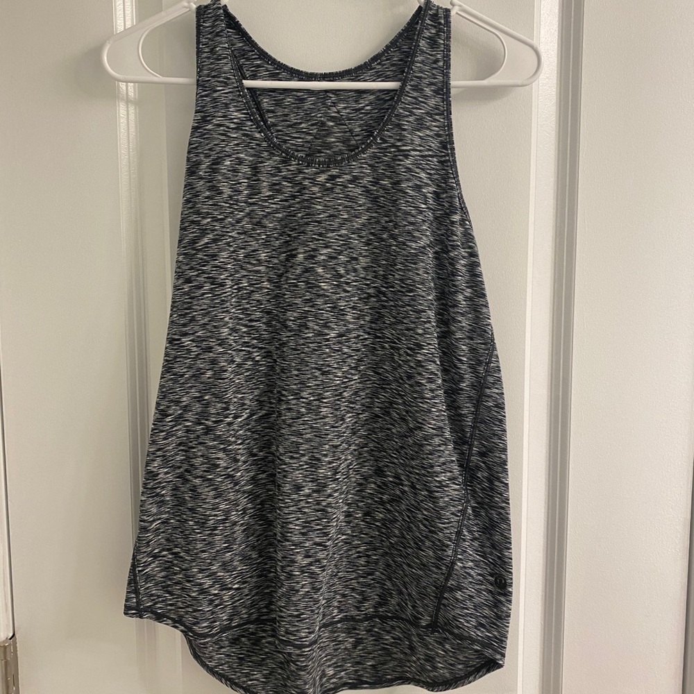 Lululemon Essential tank size 4